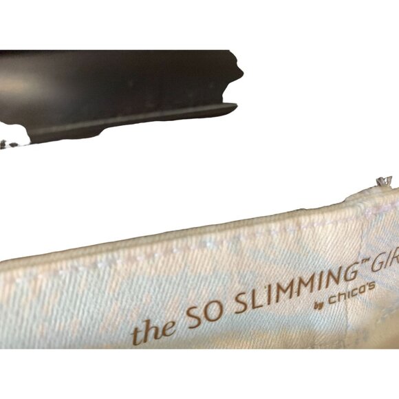 Chicos Womens Size 1 Medium 8 The So Slimming Girlfriend Crop Pants Lt Blue Prin - Picture 4 of 6